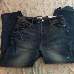 Baugh waisted straight crop